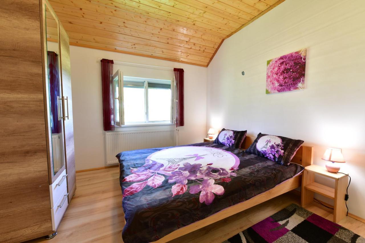 Apartments Laura Rakovica Bagian luar foto