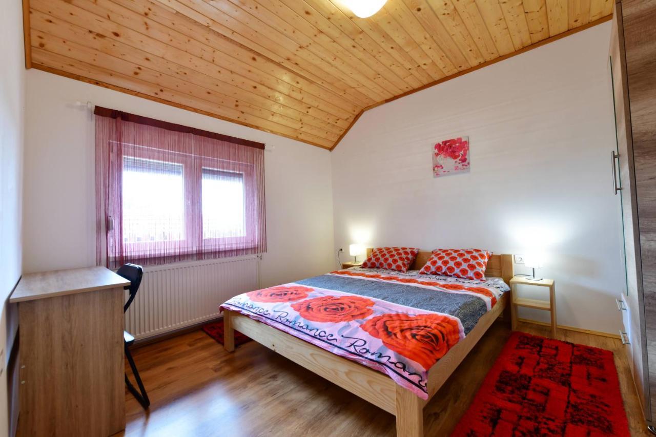 Apartments Laura Rakovica Bagian luar foto