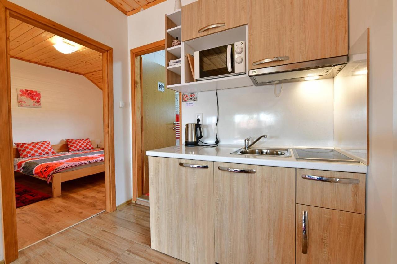 Apartments Laura Rakovica Bagian luar foto